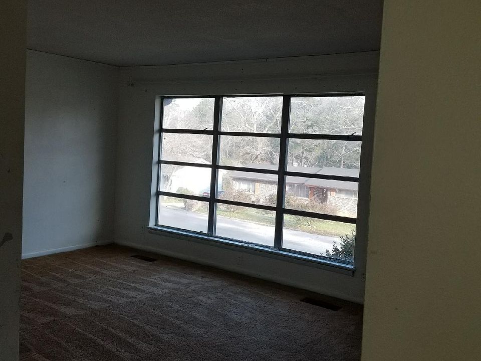 2nd image of 3724 Mark Twain Cir