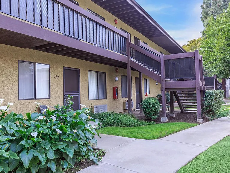 Heritage Park Alta Loma 55+ — Photo 23