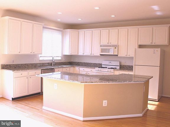 3rd image of 5149 Ballycastle Cir