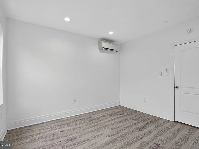 1302 N Dover St — Photo 7