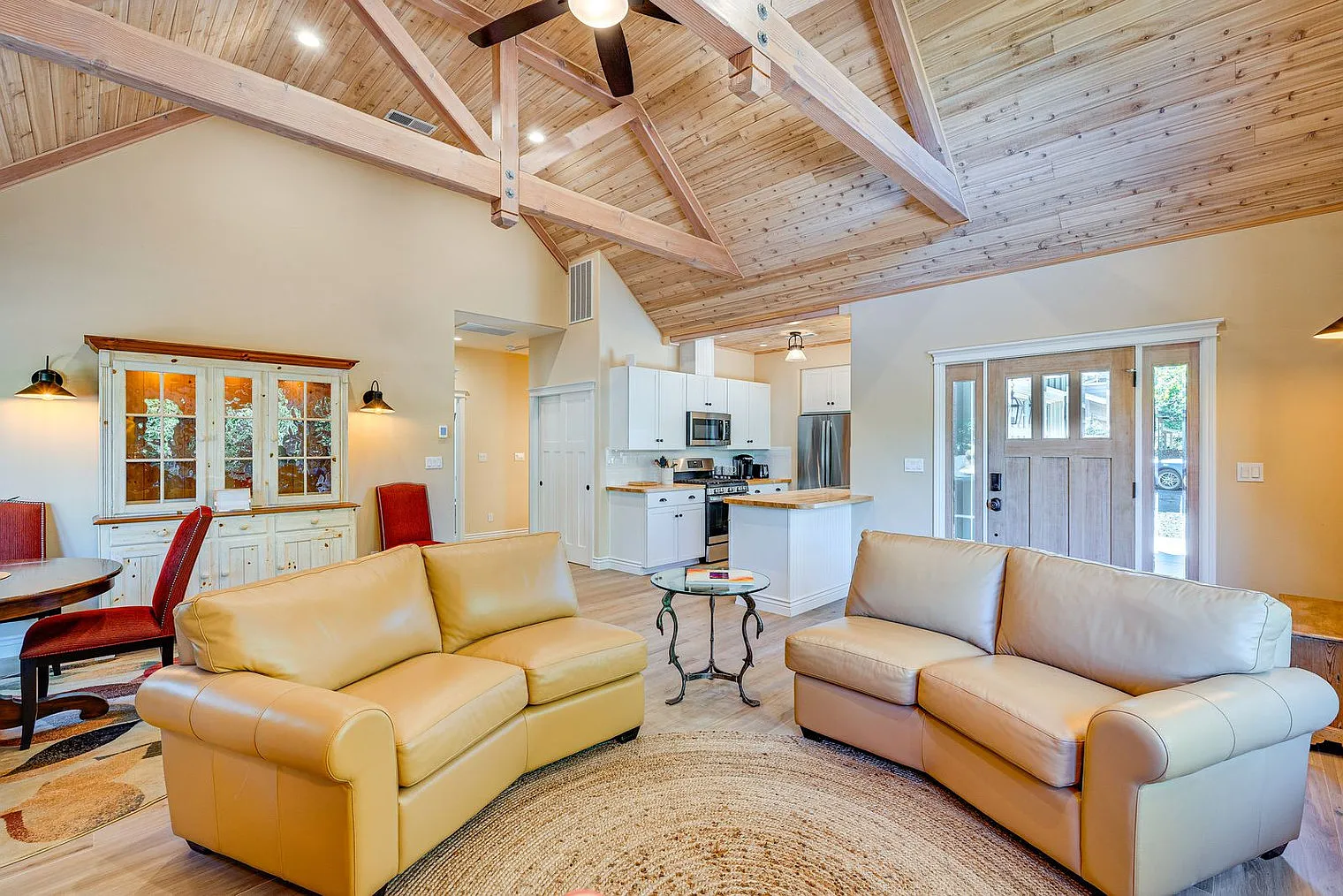 1 bed, 1.0 bath, 839 sqft, $3,027 — Photo 2