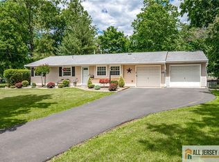 10 Ritter Rd, Kendall Park, NJ 08824