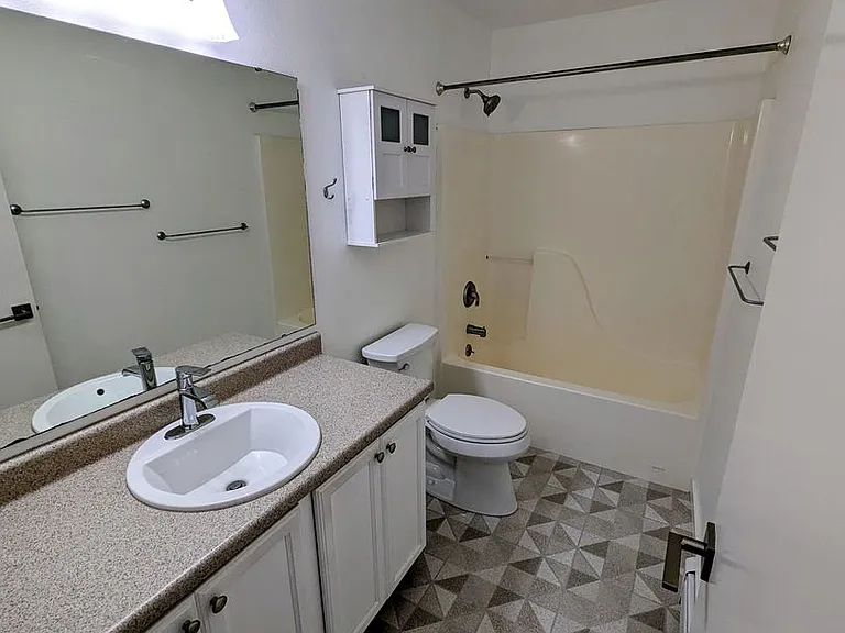 2981 Foster Ave — Photo 27