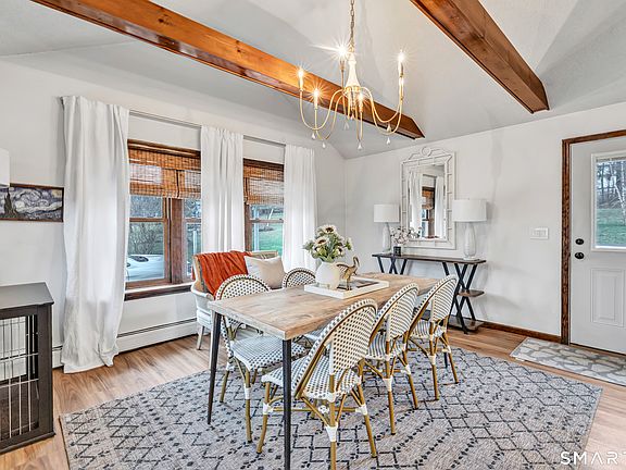 3rd image of 18 Oakdale Road