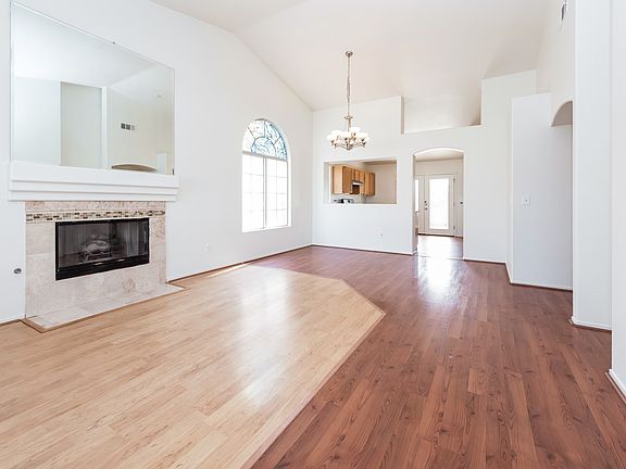 3rd image of 8425 Cinnamon Hill Ave