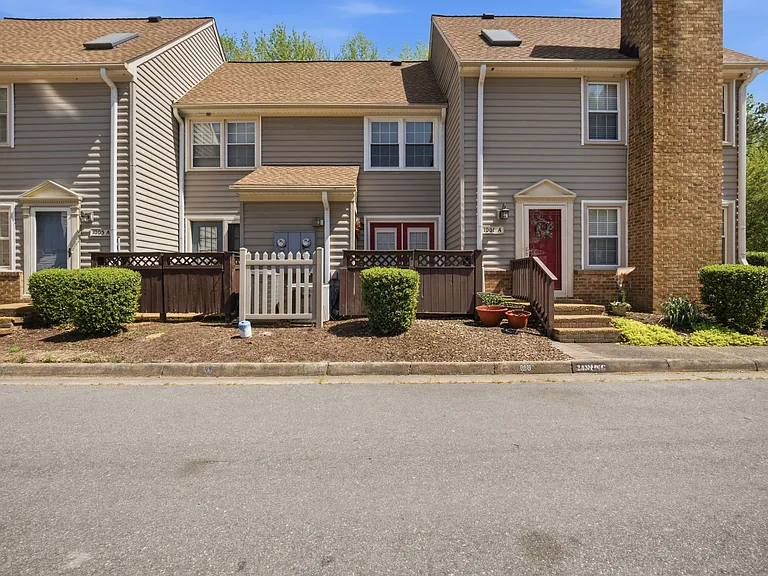 1001 Saint Andrews Way #B — Photo 25