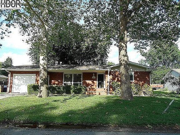 2nd image of 209 S Dirks St