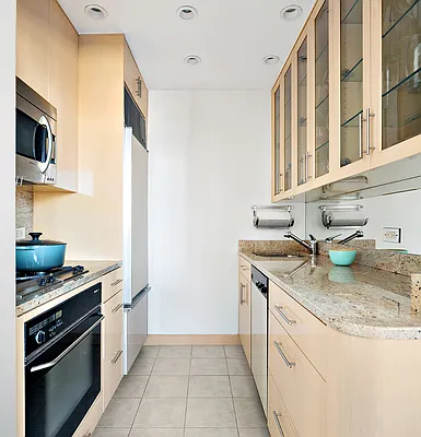 Sold by Luxus Manhattan Realty | media 5