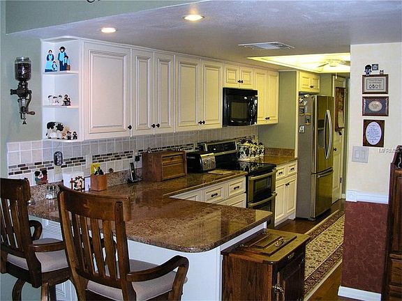 3rd image of 1111 Lakeshore Dr Unit B6