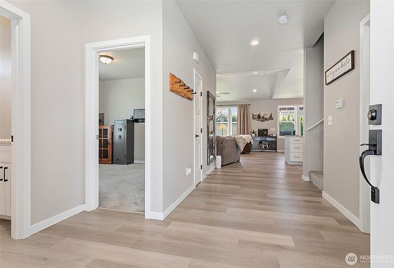 4th image of 801 Pine Crest Drive