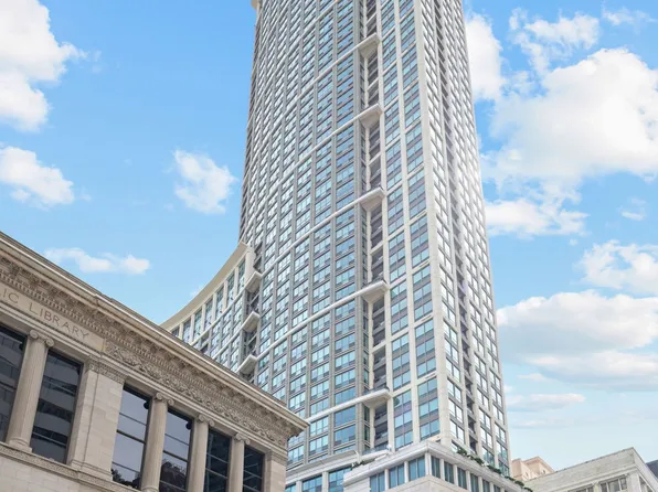 130 N Garland Ct, Chicago, IL
