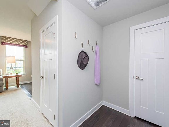 4th image of 10218 Hopewell St