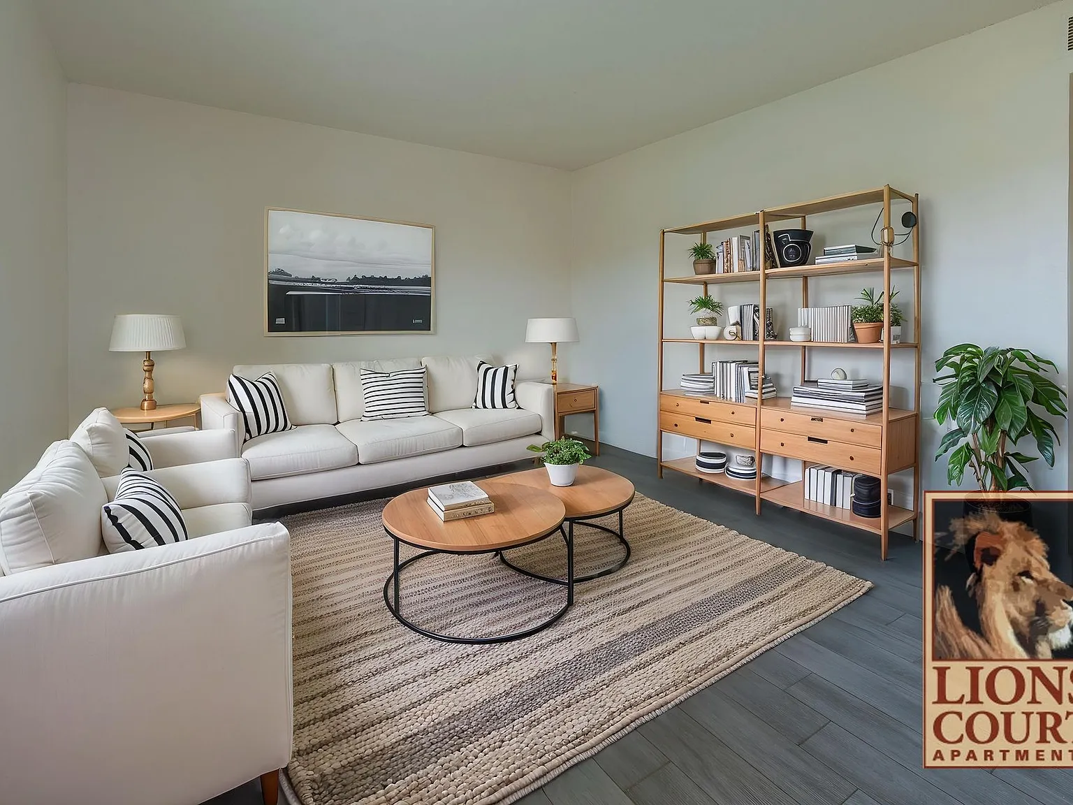 Lions Court Apartments — Photo 1