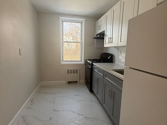 5th image of 103 Chancellor Ave #28B