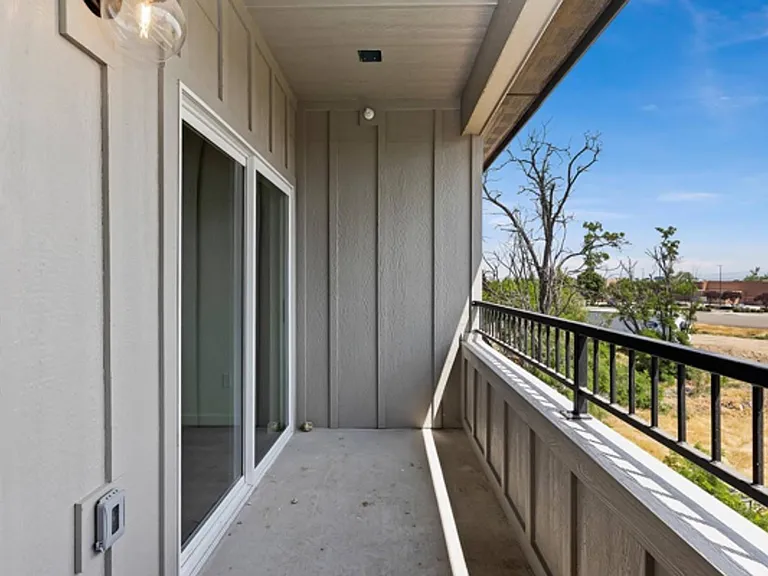 Hawk's Landing Apartments — Photo 1