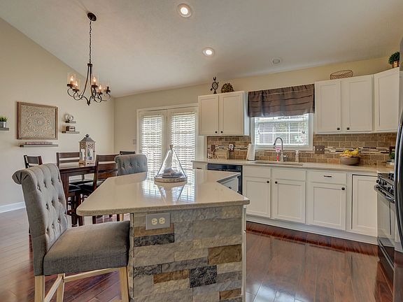 5th image of 5145 English Ivy Dr