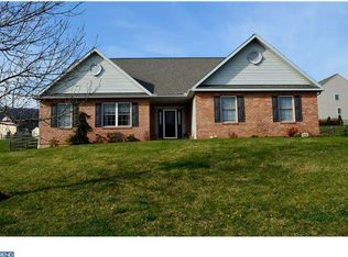 705 Farmingdale Dr, Douglassville, PA 19518