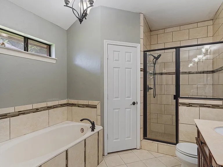 19 Alamosa Dr — Photo 13