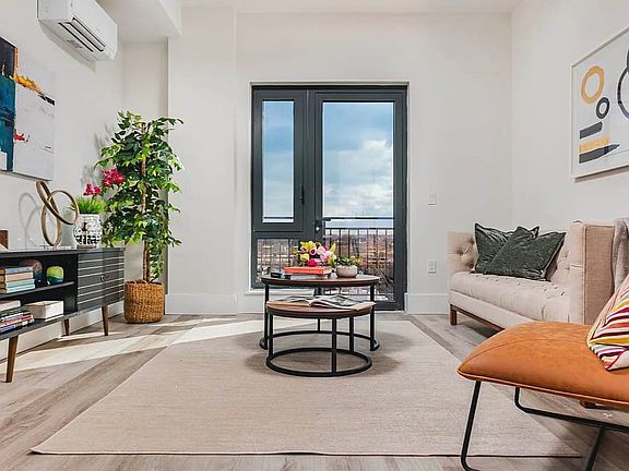 3rd image of 1510 Gates Ave Unit Penthouse 7