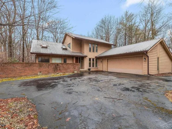 4700 Moorland Dr, Midland, MI 48640