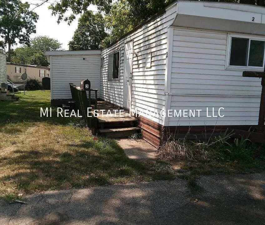 140 N Pleasant St SE #2