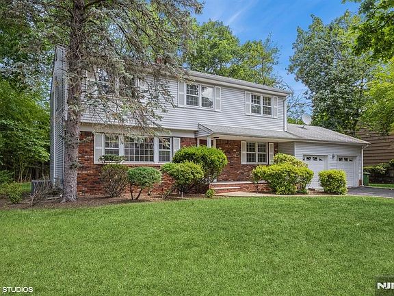 2nd image of 275 Taft Ct