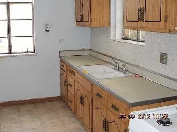 4th image of 7433 Kostner Ave