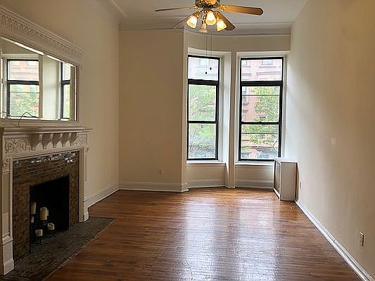 2nd image of 40 W 70th St #2A