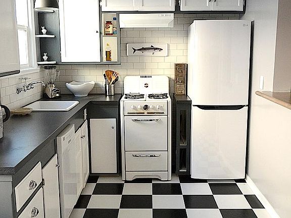 2nd image of 1124 N Crescent Heights Blvd