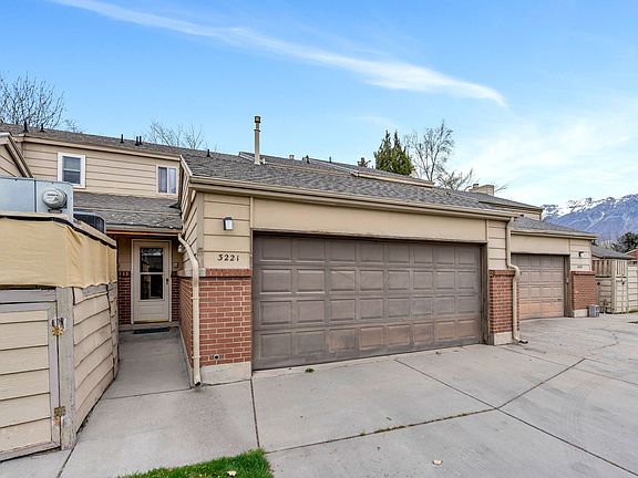 2nd image of 3221 Shadowbrook Cir