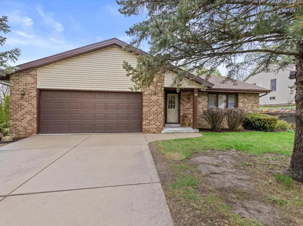 416 Lindenwood DRIVE, Hartland, WI 53029
