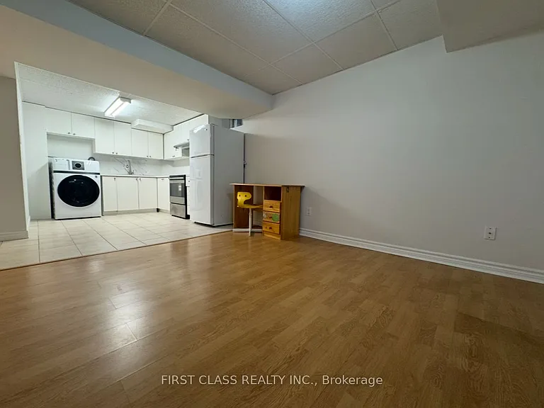 132 Peninsula Cres #BASEMENT — Photo 4