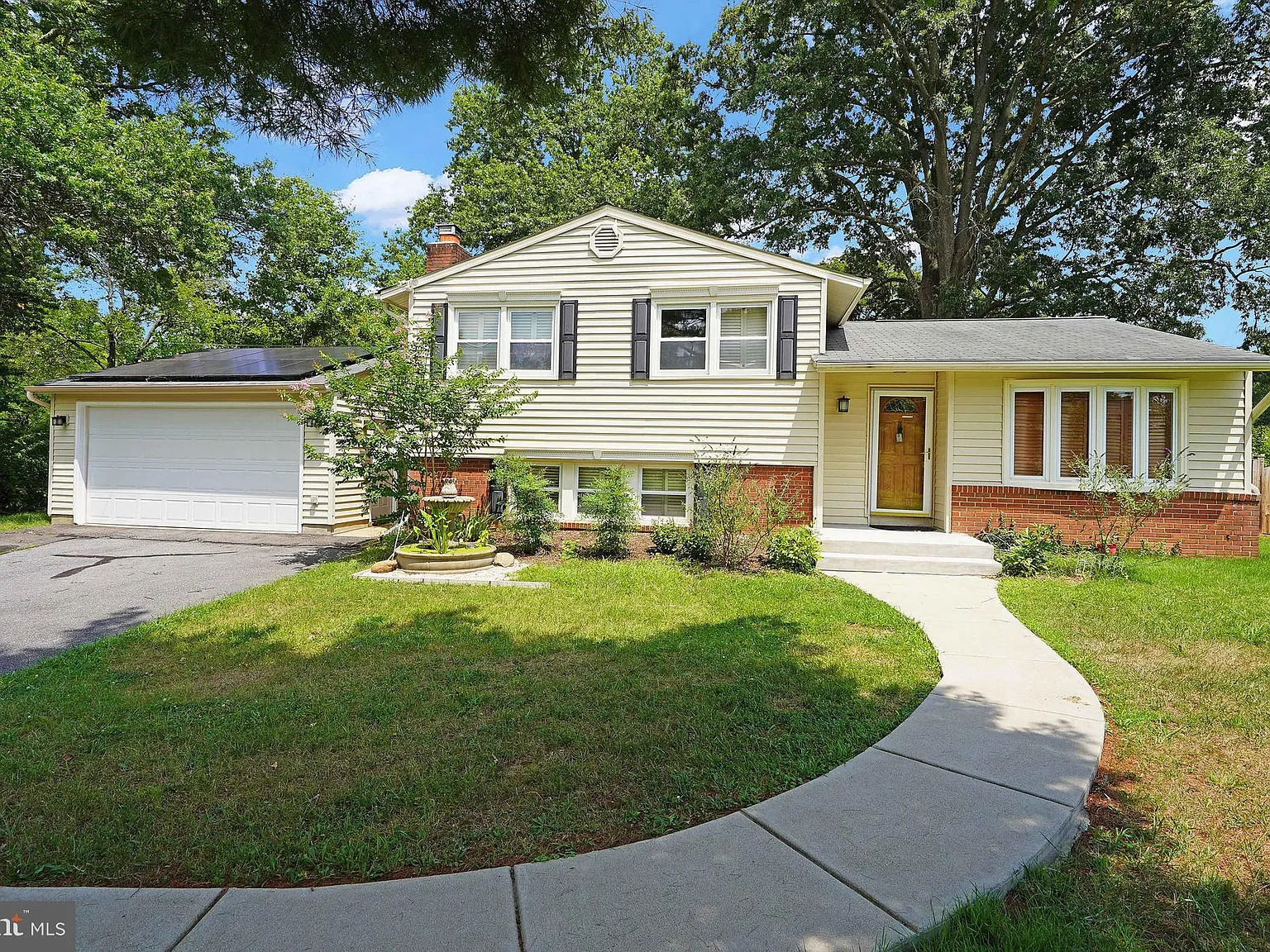 3 bed, 1.5 bath, 1149 sqft, $3,200 — Photo 3