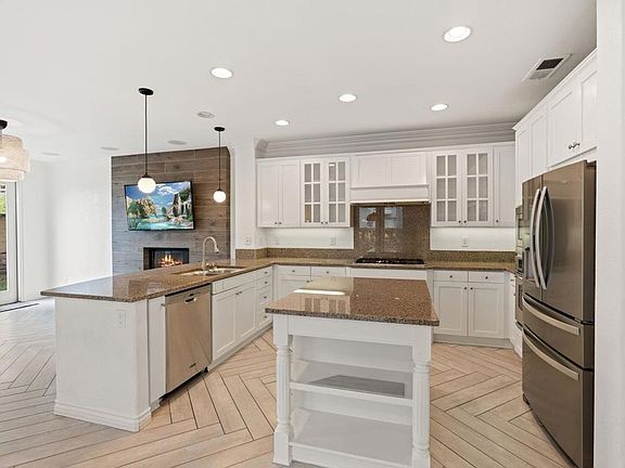 5th image of 2705 Plumeria Dr