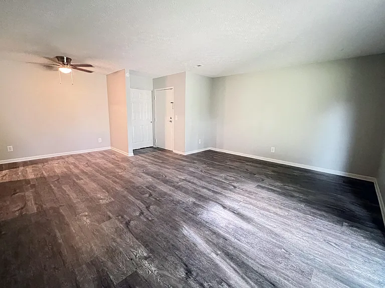 Crown Crossing Apartments — Photo 59