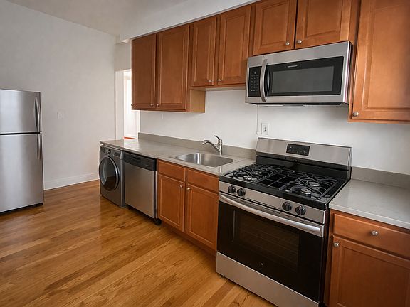 4th image of 114 Clyde Ave #1173D