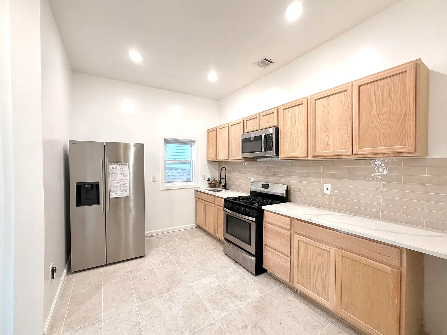 4 bed, $3,700 — Photo 1
