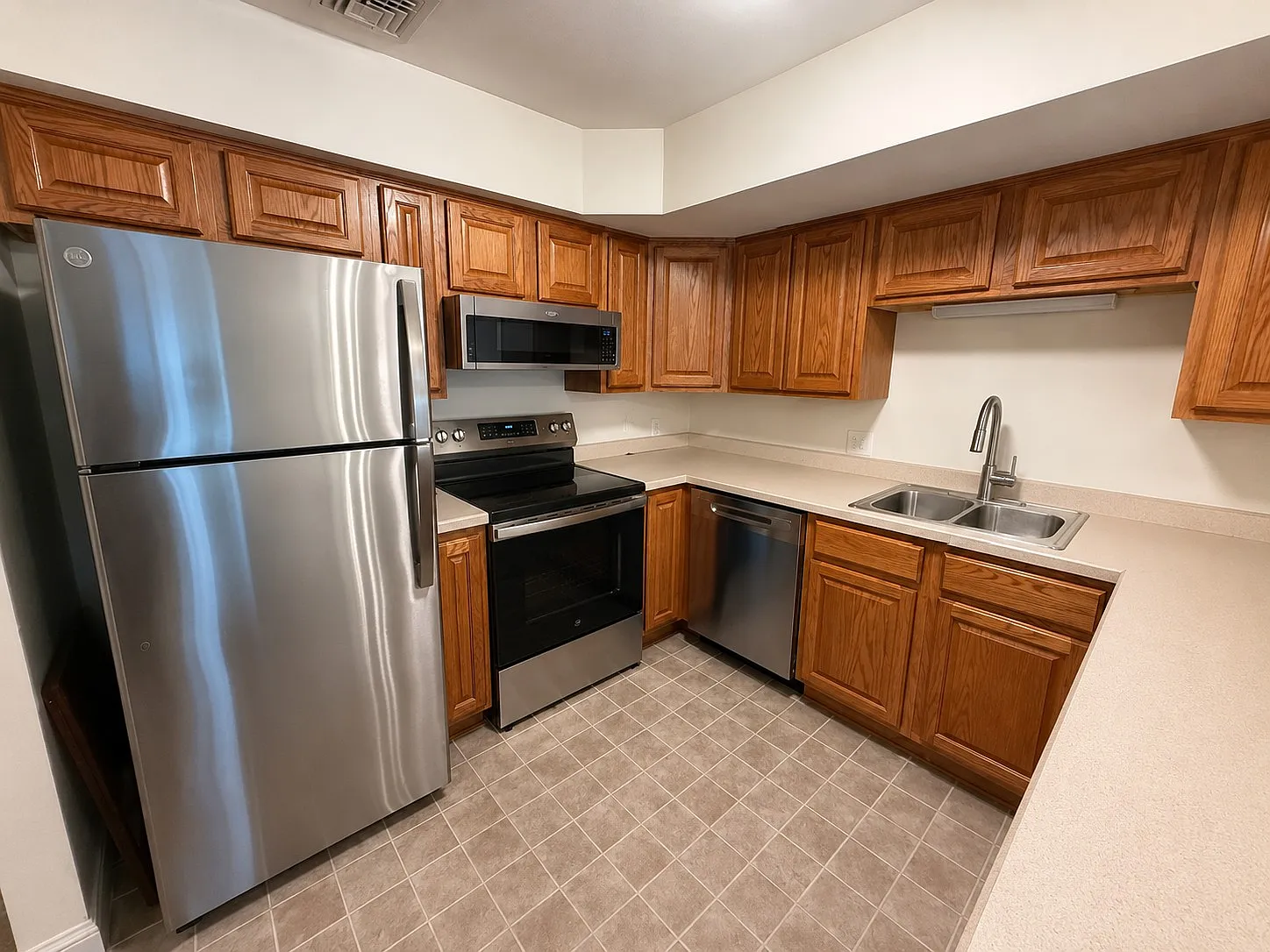 26 greenleaves dr - 1 — Photo 2