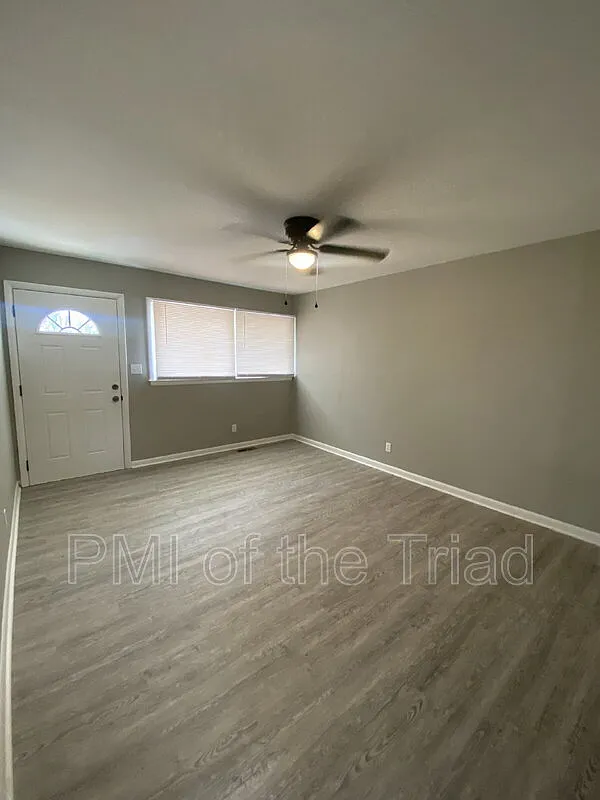 3 bed, 1.0 bath, 925 sqft, $1,315 — Photo 2