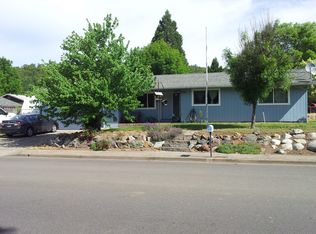 905 3rd St, Rogue River, OR 97537