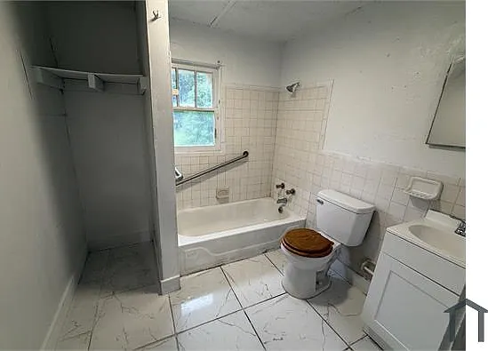 3 bed, 1050 sqft, $1,100 — Photo 2