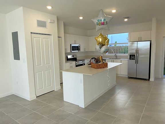 3rd image of 1086 SE 2nd Ter #1086