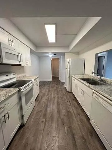825 Egret Cir #404 — Photo 3