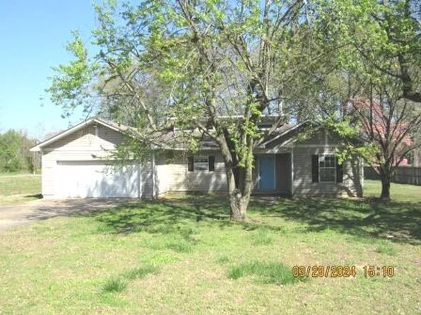 542 Page Dr, Newport, AR 72112