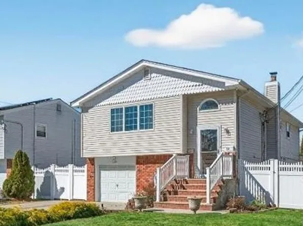 (undisclosed Address), West Babylon, NY 11704