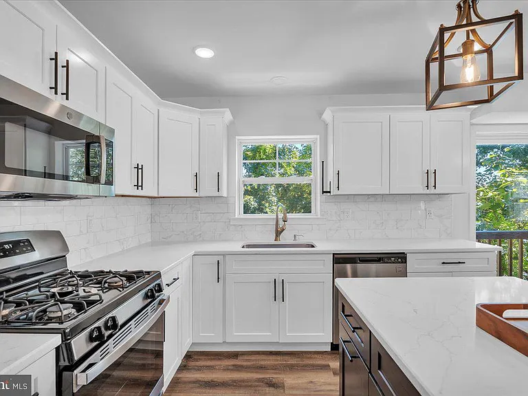 16 Claro Ave — Photo 10