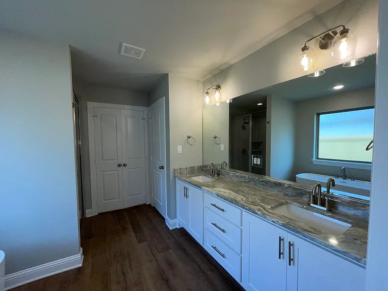 10008 Dayspring Dr — Photo 8