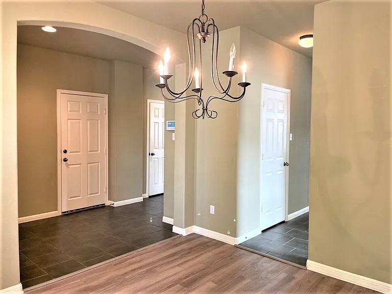 2409 Dovetail St — Photo 10