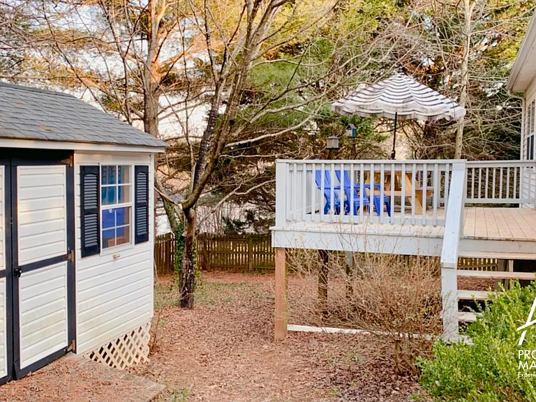 1003 Wintergreen Ln — Photo 49