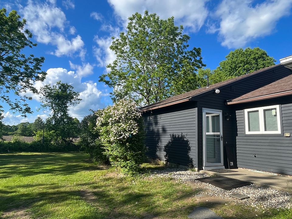 1st image of 43 Tamarack Dr